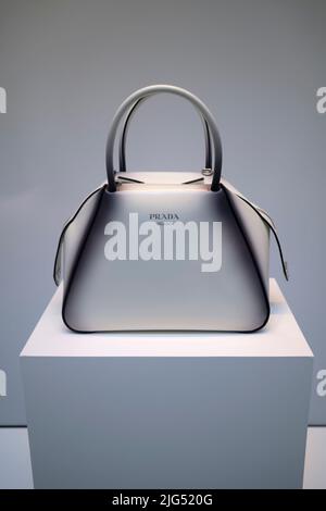 Prada Sac à main dans la vitrine de magasin à Florence Italie Banque D'Images