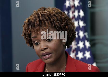 Washington, États-Unis. 07th juillet 2022. Le secrétaire de presse de la Maison Blanche, Karine Jean-Pierre, tient jeudi un briefing quotidien dans la salle James S. Brady de la Maison Blanche à Washington, DC, 7 juin 2022. Photo de Ken Cedeno/UPI crédit: UPI/Alay Live News Banque D'Images