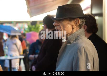 Munich, Allemagne, 7 juillet 2022, directeur Klaus Lemke vu avant la projection de son film CHAMPAGNER FÜR DIE AUGEN - CADEAU FÜR DEN REST au cinéma de la ville en 39. Filmfest München. Il meurt à l'âge de 81 ans sur 7 juillet 2022 à Munich Banque D'Images