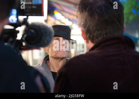 Munich, Allemagne, 7 juillet 2022, directeur Klaus Lemke vu avant la projection de son film CHAMPAGNER FÜR DIE AUGEN - CADEAU FÜR DEN REST au cinéma de la ville en 39. Filmfest München. Il meurt à l'âge de 81 ans sur 7 juillet 2022 à Munich Banque D'Images