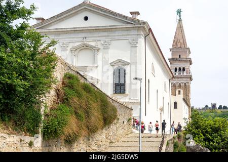 Église paroissiale de St George et tour de cloche, Adamiceva ulica, Piran (Pirano), slovène Istrie, Slovénie Banque D'Images