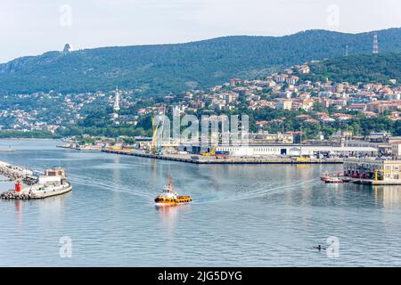 Bateau pilote partant du port de Trieste, Trieste, région Friuli Venezia Giulia, Italie Banque D'Images