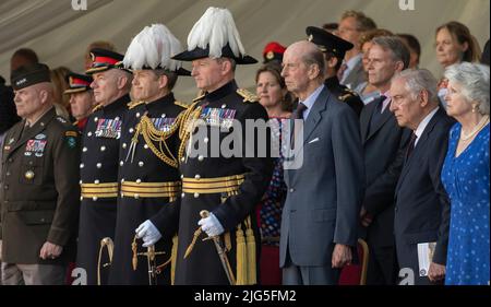 Horse Guards Parade, Londres, Royaume-Uni. 7 juillet 2022. Le cousin de la Reine, S.A.R. le duc de Kent, le colonel Scots Guards, Arrive pour prendre le salut lors de la dernière représentation en soirée du spectacle musical militaire spectaculaire 2022 de l’Armée britannique qui réunit les célèbres groupes de la Division des ménages sur la parade des gardes à cheval pour célébrer la Reine et le Commonwealth dans son année jubilaire de platine. Credit: Malcolm Park/Alamy Live News Banque D'Images