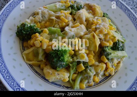 Tortellini aux épinards et à la ricotta prêts à manger Banque D'Images