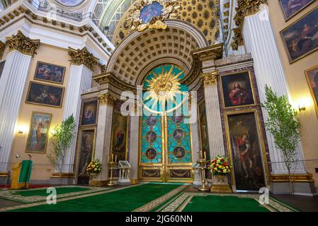 SAINT-PÉTERSBOURG, RUSSIE - 27 MAI 2018 : portes royales de la cathédrale de la Trinité de l'Alexandre Nevsky Lavra Banque D'Images