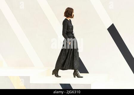Paris, Frankreich. 05th juillet 2022. CHANEL haute Couture AW22-23 piste pendant la haute Couture automne-hiver 2022/23 le 2022 juillet - Paris, France. 05/07/2022 crédit : dpa/Alay Live News Banque D'Images