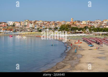 La plage de Lentiscelle de Marina di Camerota, une petite station balnéaire sur la côte du Cilento, Campanie, Italie Banque D'Images