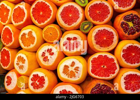 Oranges et pamplemousses pour jus sur comptoir à Istanbul Banque D'Images