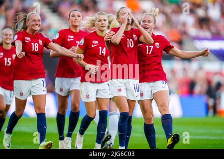 Brighton, Angleterre 20220707.l'équipe norvégienne applaudit après que Caroline Graham Hansen ait atteint un but sur les pénalités lors du match de football entre la Norvège et l'Irlande du Nord au stade St. Mary's de Southampton. Photo: Terje Pedersen / NTB Banque D'Images