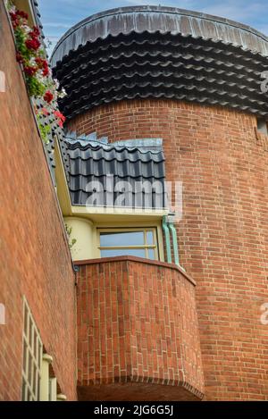 Amsterdam, pays-Bas. Juin 2022. Vue sur le bâtiment résidentiel en brique caractéristique dans le style de l'école d'Amsterdam à Spaarndammerbuurt, Amster Banque D'Images