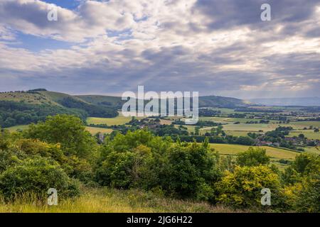 Belles vues à l'ouest sur le village de Poyings de Devils Dyke à la bague de Chanchtonbury sur les bas sud à l'ouest du Sussex sud-est de l'Angleterre britannique Banque D'Images