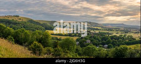 Belles vues à l'ouest sur le village de Poyings de Devils Dyke à la bague de Chanchtonbury sur les bas sud à l'ouest du Sussex sud-est de l'Angleterre britannique Banque D'Images