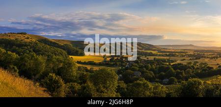 Belles vues à l'ouest sur le village de Poyings de Devils Dyke à la bague de Chanchtonbury sur les bas sud à l'ouest du Sussex sud-est de l'Angleterre britannique Banque D'Images