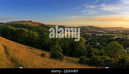 Belles vues à l'ouest sur le village de Poyings de Devils Dyke à la bague de Chanchtonbury sur les bas sud à l'ouest du Sussex sud-est de l'Angleterre britannique Banque D'Images