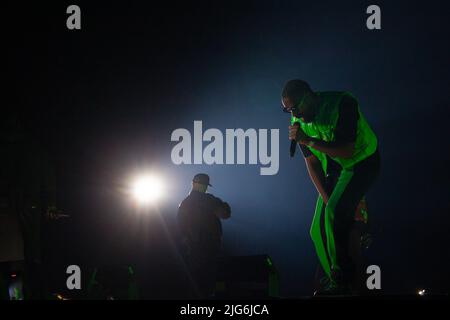 Liège, Belgique, 07 juillet 2022. Le groupe musical Sexion d'Assaut photographié sur scène lors du premier jour du festival de musique les Ardentes à Liège, jeudi 07 juillet 2022. L'édition 15th du festival se déroule de 7 juillet à 10 juillet. Les éditions 2020 et 2021 du festival ont dû être annulées en raison de la pandémie du virus Corona. BELGA PHOTO THOMAS MICHIELS Banque D'Images