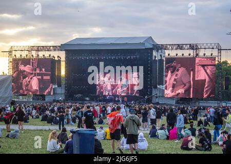 Liège, Belgique, 07 juillet 2022. Illustration la photo montre la scène pendant le premier jour du festival de musique les Ardentes à Liège, jeudi 07 juillet 2022. L'édition 15th du festival se déroule de 7 juillet à 10 juillet. Les éditions 2020 et 2021 du festival ont dû être annulées en raison de la pandémie du virus Corona. BELGA PHOTO THOMAS MICHIELS Banque D'Images