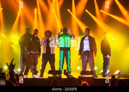 Liège, Belgique, 07 juillet 2022. Le groupe musical Sexion d'Assaut photographié sur scène lors du premier jour du festival de musique les Ardentes à Liège, jeudi 07 juillet 2022. L'édition 15th du festival se déroule de 7 juillet à 10 juillet. Les éditions 2020 et 2021 du festival ont dû être annulées en raison de la pandémie du virus Corona. BELGA PHOTO THOMAS MICHIELS Banque D'Images