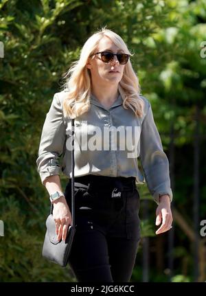 Bethan Coles, fille du PCSO Julia James, devant la cour de la Couronne de Canterbury à Kent, où Callum Wheeler sera condamné pour son meurtre. Date de la photo: Vendredi 8 juillet 2022. Banque D'Images