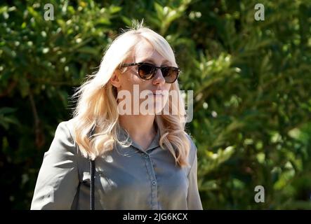 Bethan Coles, fille du PCSO Julia James, devant la cour de la Couronne de Canterbury à Kent, où Callum Wheeler sera condamné pour son meurtre. Date de la photo: Vendredi 8 juillet 2022. Banque D'Images