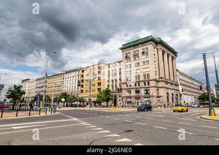 Réalisme socialiste des années 1950 / architecture de style communiste sur la place de la Constitution (Plac Konstytucji), Varsovie, Pologne Banque D'Images