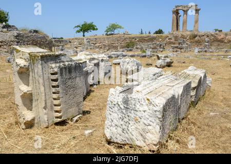 Vue sur le site archéologique de la Corinthe antique sur la Grèce Banque D'Images