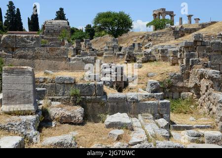 Vue sur le site archéologique de la Corinthe antique sur la Grèce Banque D'Images