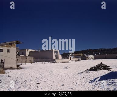 Vue sur l'église, Trampas, Nouveau-Mexique. Banque D'Images