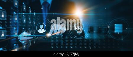 Homme d'affaires utilisant la technologie Virtual Private Network sur une tablette numérique tunnel chiffré vers un serveur distant sur Internet pour protéger la confidentialité des données Banque D'Images