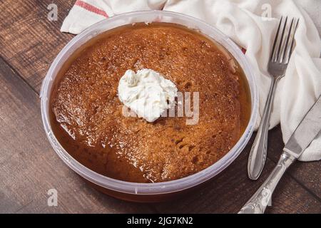 Traditionnel turc dessert pain Kadayif / pain Pudding. Nom turc Ekmek Kadayıfı Banque D'Images