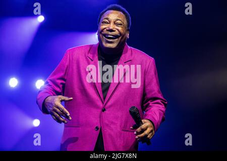 2022-07-08 15:50:10 ROTTERDAM - le chanteur américain et guitariste de jazz George Benson se produit pendant NN North Sea Jazz à Ahoy. Après l'annulation de deux éditions en raison de corona, le festival de jazz de la mer du Nord de trois jours est à nouveau en marche. ANP KIPPA PAUL BERGEN pays-bas - belgique sortie Banque D'Images