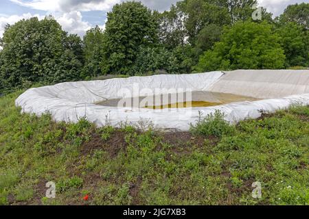 Réservoir de stockage à réservoir ouvert doublé en polyéthylène irrigation agricole eau faible Banque D'Images