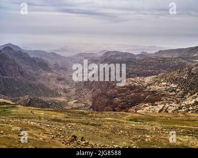 Sur la route à Wadi Dana, Jordanie. Banque D'Images