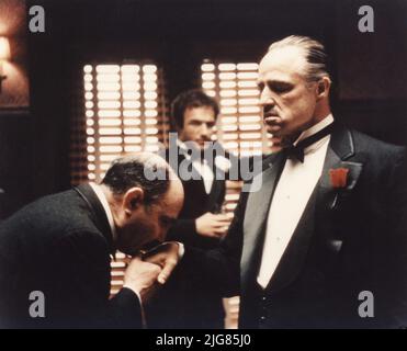 The Godfather (1972) James Caan, Marlon Brando & Salvatore Corsitto *FilmSTILL - usage éditorial seulement* CAP/KFS crédit: FS/Capital/MediaPunch Banque D'Images