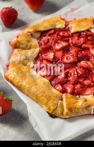 Galette française maison aux fraises avec sel et sucre Banque D'Images