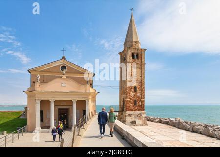 Italie, Vénétie, province de Venise, ville de Caorle, église notre-Dame de l'Ange sur la promenade Banque D'Images