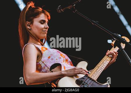 Madrid, Espagne. 07th juillet 2022. Hannah Reid, du groupe London Grammar, se produit sur scène au MadCool Festival à Ifema, à Madrid. Crédit : SOPA Images Limited/Alamy Live News Banque D'Images