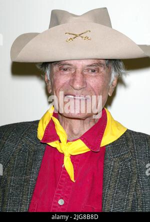 **PHOTO DE FICHIER** Larry Storch est décédé. Larry Storch (troupe F) participant au Big Apple Comic Book, Toy and Art Show au Penn Plaza Pavilion de New York. 23 juin 2007 © Joseph Marzullo/MediaPunch Banque D'Images