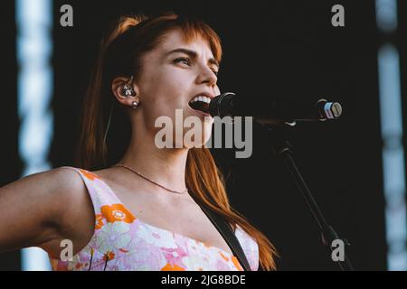 Madrid, Espagne. 07th juillet 2022. Hannah Reid, du groupe London Grammar, se produit sur scène au MadCool Festival à Ifema, à Madrid. (Photo de Valeria Magri/SOPA Images/Sipa USA) crédit: SIPA USA/Alay Live News Banque D'Images