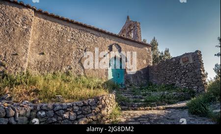 L'église abandonnée de Saint Michel à Perillos. Construit dans un style roman. Banque D'Images