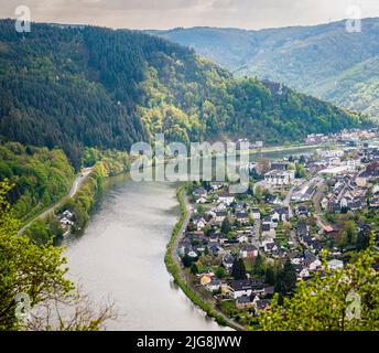 Boucle de Mosel près de Traben-Trarbach, château de Grevenburg en arrière-plan, vue du château de Starkenburg Banque D'Images