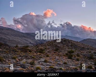 Dawn au-dessus d'Al Hamra, Oman. Banque D'Images