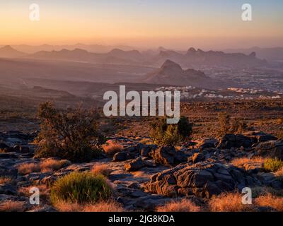 Dawn au-dessus d'Al Hamra, Oman. Banque D'Images