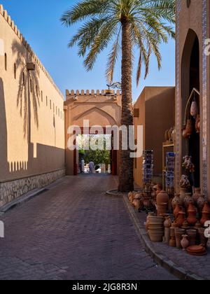 Colonades dans le souk historique de Nizwa, Oman. Banque D'Images