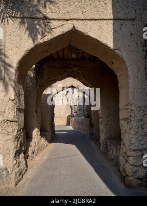 Promenade dans la ville de Nizwa, Oman. Banque D'Images