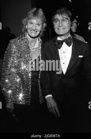 **PHOTO DE FICHIER** Larry Storch est décédé. Larry Storch et sa femme Norma Storch Circa années 80 crédit: Ralph Dominguez/MediaPunch Banque D'Images