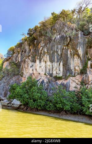 Formations rocheuses, excursion en bateau sur la rivière Khao Daeng, parc national Khao Sam Roi Yot, province de Prachuap Khiri Khan, Thaïlande, Asie Banque D'Images