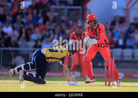 Manchester, Royaume-Uni. 08th juillet 2022. Michael Pepper d'Essex Eagles est sorti, trébuchement par Phil Salt de Lancashire Lightning à Manchester, Royaume-Uni, le 7/8/2022. (Photo de Conor Molloy/News Images/Sipa USA) crédit: SIPA USA/Alay Live News Banque D'Images