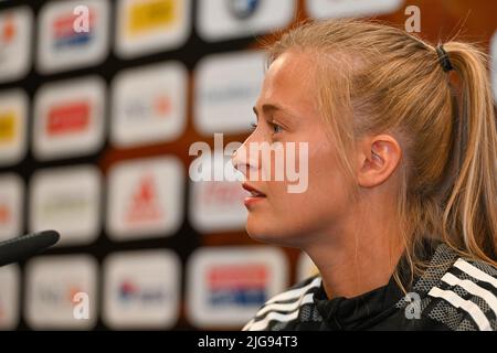 Julie Biesmans, de Belgique, photographiée lors d'une conférence de presse de l'équipe nationale féminine de football belge The Red Flames, le vendredi 08 juillet 2022 à Wigan, en Angleterre, en préparation du tournoi féminin Euro 2022. Le championnat européen de football féminin 2022 de l'UEFA aura lieu du 6 au 31 juillet. BELGA PHOTO DAVID CATRY Banque D'Images