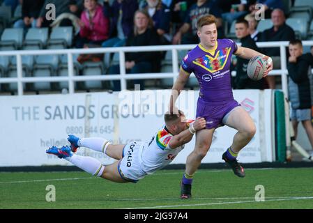 Newcastle, Royaume-Uni. 08th juillet 2022. NEWCASTLE UPON TYNE, ROYAUME-UNI. 8th JUIL Sam Halsall de Newcastle Thunder se brise clair lors du match de championnat DE BETFRED entre Newcastle Thunder et Bradford Bulls à Kingston Park, Newcastle, le vendredi 8th juillet 2022. (Credit: Chris Lishman | MI News) Credit: MI News & Sport /Alay Live News Banque D'Images