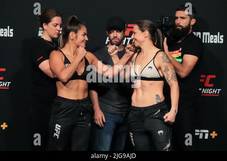 Las Vegas, NV - 8 juillet: Cynthia Calvillo et Nina Nunes affrontent pendant la nuit de combat de l'UFC: Dos Anjos / Fiziev peser-in à l'UFC Apex sur 8 juillet 2022 à Las Vegas, Nevada, États-Unis. (Photo de Diego Ribas/PxImages) Credit: PX Images/Alamy Live News Banque D'Images